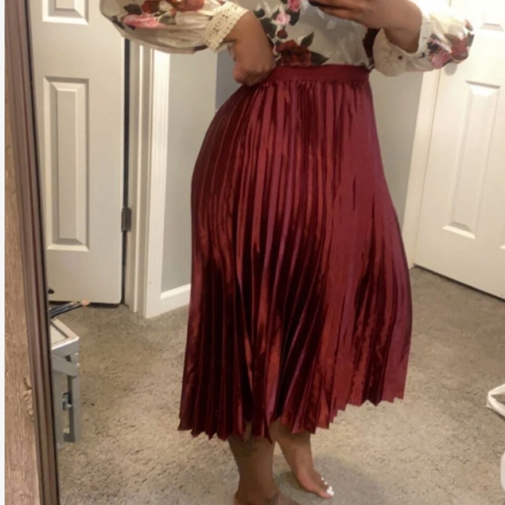 Luxe Burgundy Stretchy Waist Pleated Midi Skirt - Picture 2 of 4